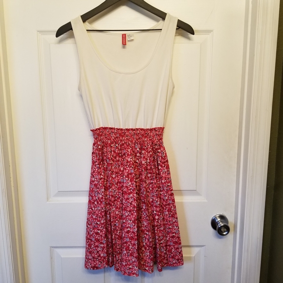 H&M Dresses & Skirts - White and Red Floral Sleeveless Dress